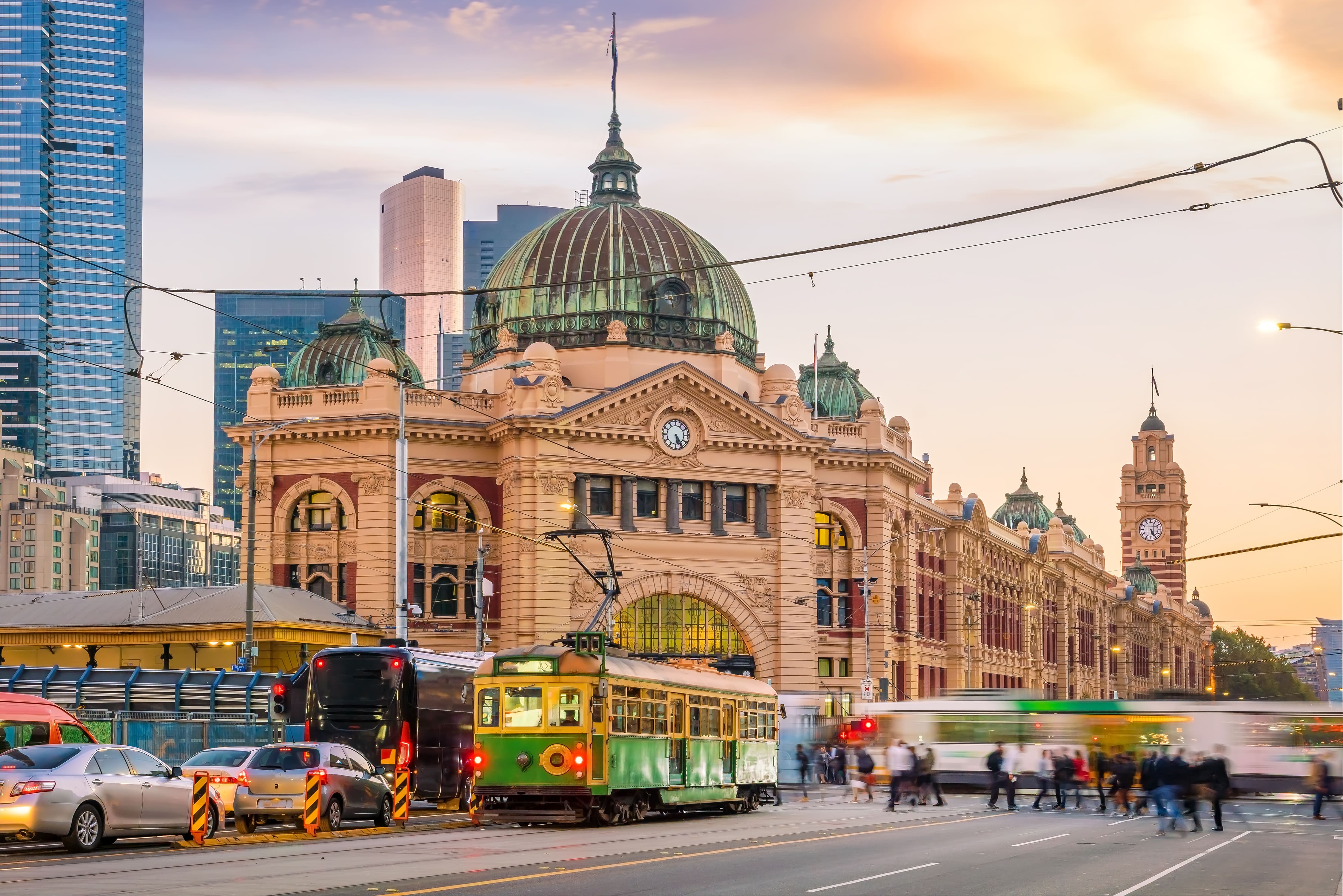 Flinders Street Station is just 1 of the many landmarks you'll see when you move from Adelaide to Melbourne with Richard mitchell removalists
