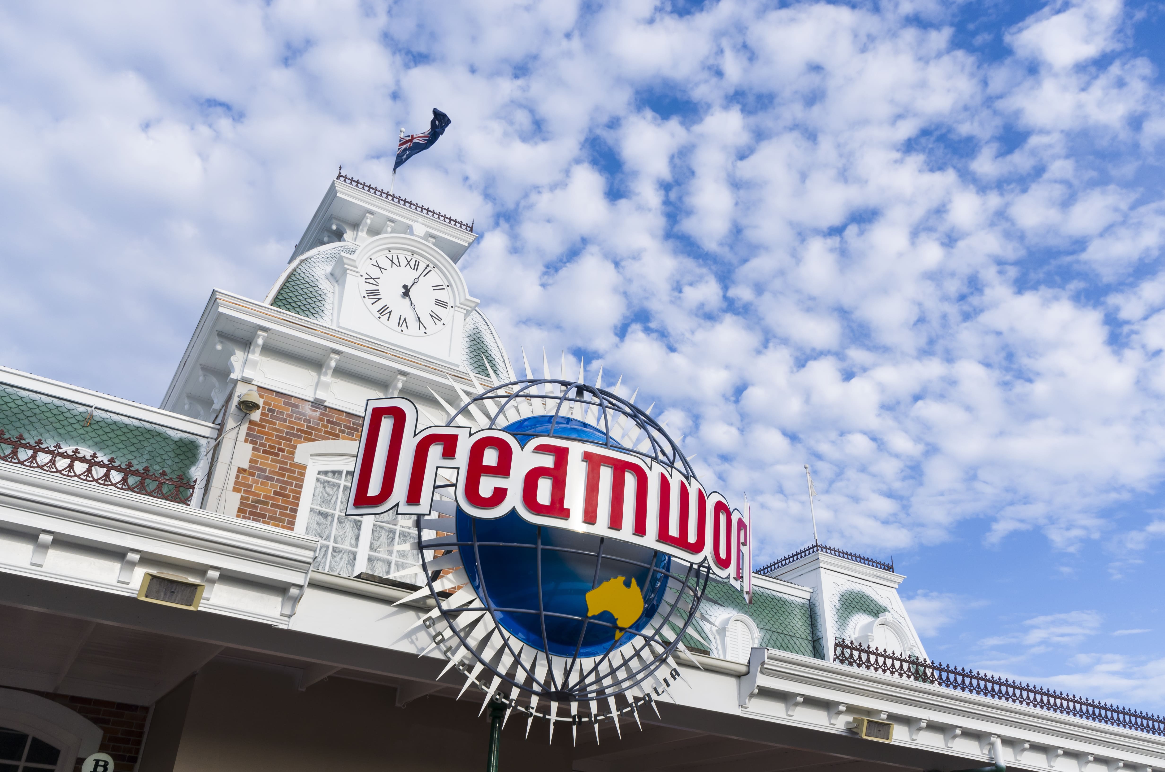 Visit Dream World and many other theme parks when you move from Adelaide to Cold Coast with Richard mitchell removalists